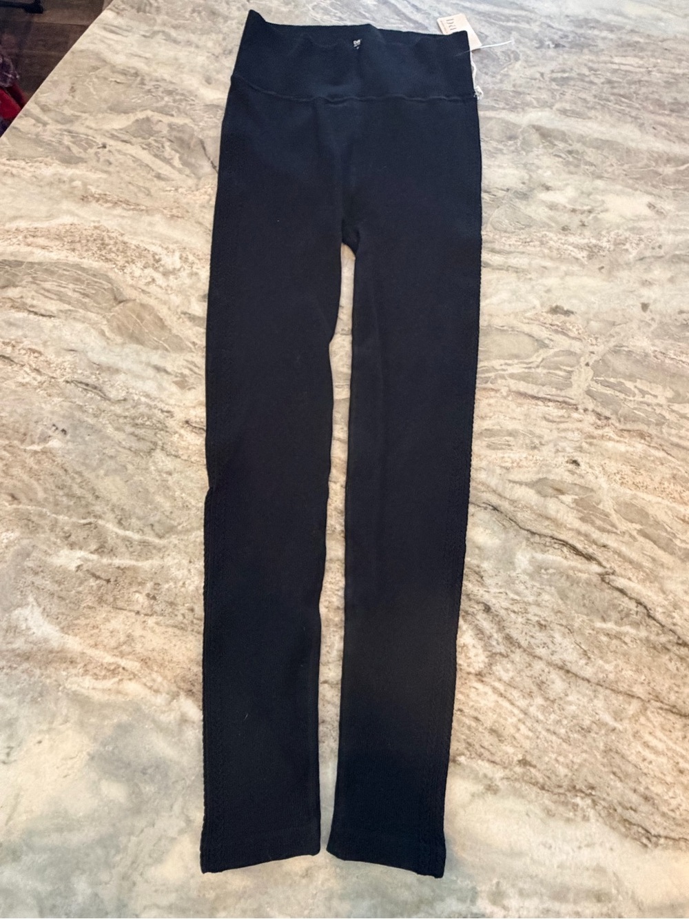 NWT Bare Necessities Cable Seamless Leggings Black Ribbed High Rise Size Small